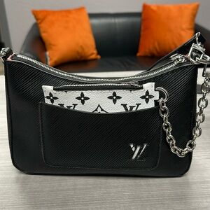 Louis Vuitton Shoulder bag